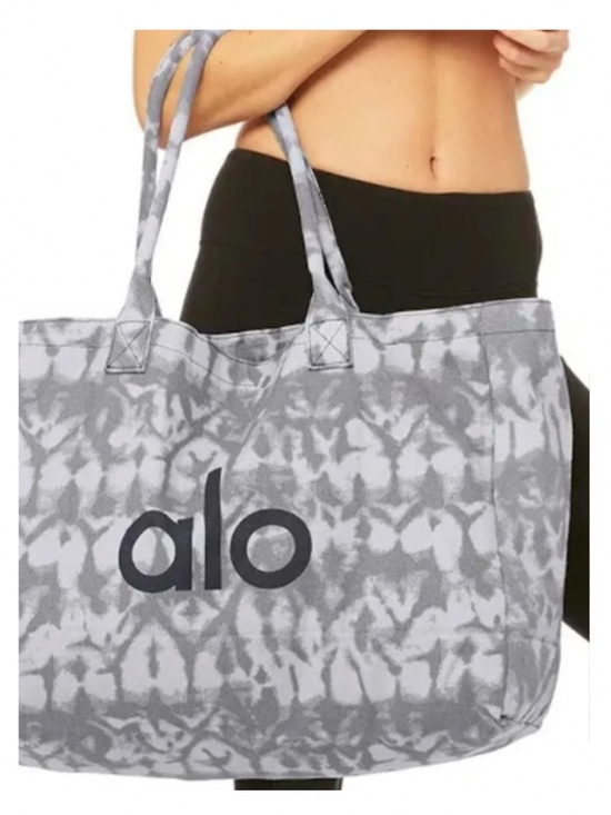 ALO Yoga Handbags - Alo yoga tote bag